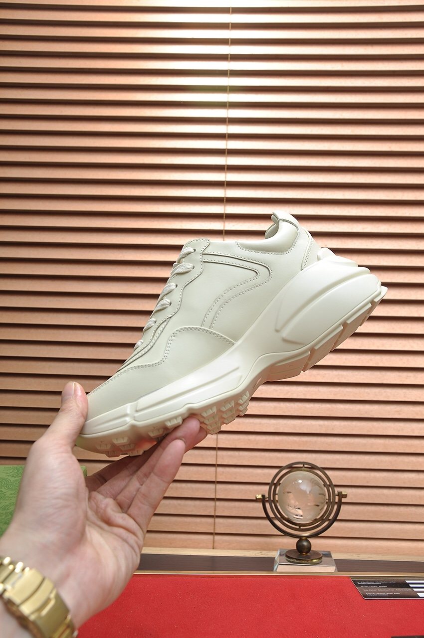 Gucci Cream White Peach Graphic Sneakers